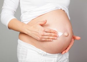 embarazada usa exfoliante