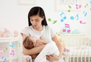 mama canta a su bebe