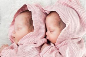 gemelos recien nacidos
